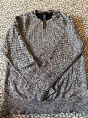 Lululemon Men's Gray Crewneck Sweater - Lightweight 39% Nylon 35% Merino wool